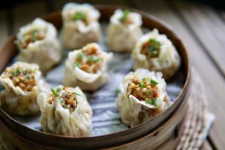 冷水上锅，大火蒸10分钟即可