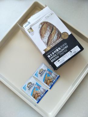 乡村预拌粉一包。想吃原味的可以直接和面发酵好开烤。