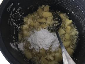 加入玉米淀粉搅拌均匀即可