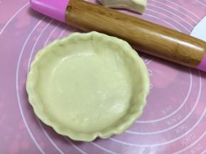 然后放入菊花模具中（4寸）