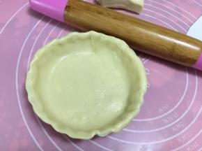 然后放入菊花模具中（4寸）