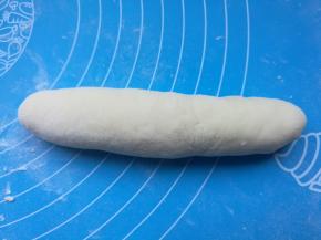 底部捏紧，整理成长条形。