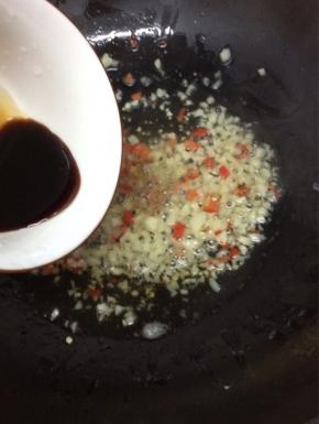 加入调好的料汁