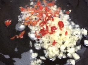 将煸炒出香味