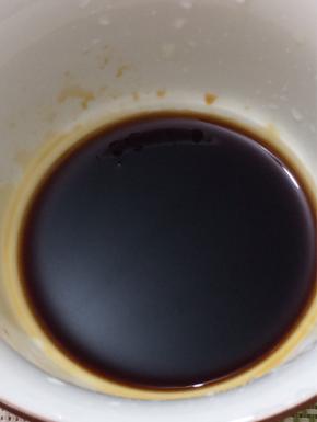 调料汁：二勺生抽和一勺耗油搅拌均匀