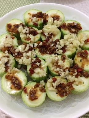 上面在放入剩下的蒜蓉