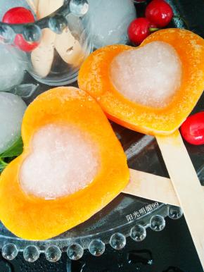 凝固好后，向上倾斜着推起木棒，即可轻松脱模。