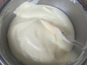 混合好的蛋糊状态。烤箱预热上火170度，下火150度预热10分钟。