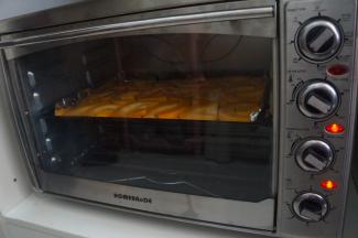 放入预热好200度的烤箱烤25分钟