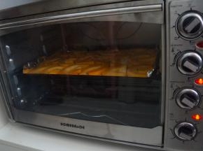 放入预热好200度的烤箱烤25分钟