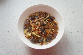 用清水泡半小时以上