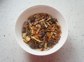 用清水泡半小时以上