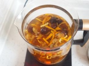 半小时后加到酸梅汤内