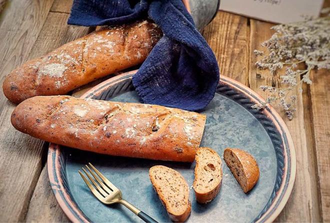 红酒葡萄种黑裸麦面包