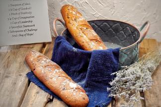 出炉后放在烤架上冷却晾凉后才可享用