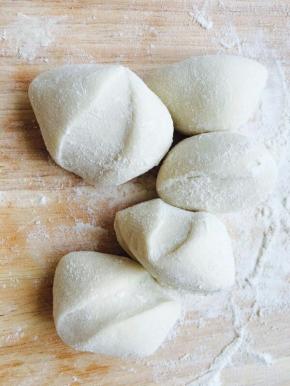 加干面揉，这也就是上面提到的排气，一定要排完。