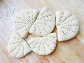 所有的小剂子都做好，醒发15分左右。