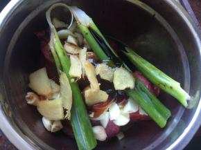 然后加入所有调味料