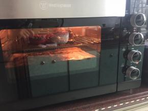 放入烤箱250摄氏度烤5分钟