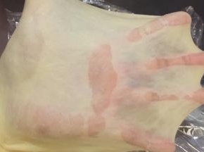 检查面包，能拉出不易破的手套膜即可