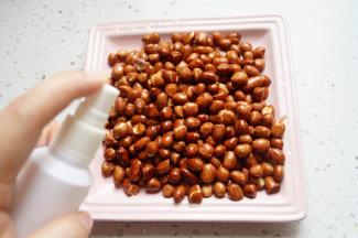 装盘后喷少量白酒，备用