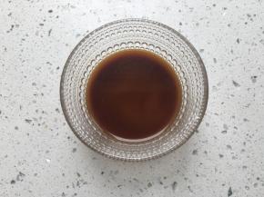 将生抽，料酒，醋，糖，淀粉，盐，水放在碗里调匀