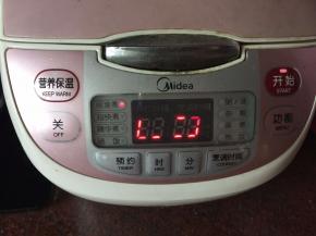 按煮饭键和米饭一起煮熟