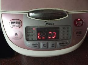 按煮饭键和米饭一起煮熟