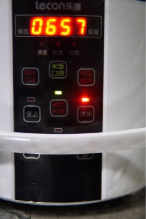 电饭煲选择“煲粥”，程序完成即可