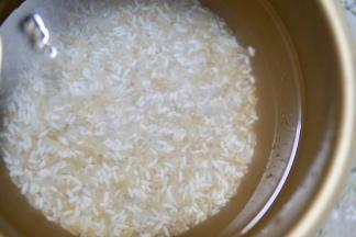 放入适量饮用水（注意最高水位线哦～）