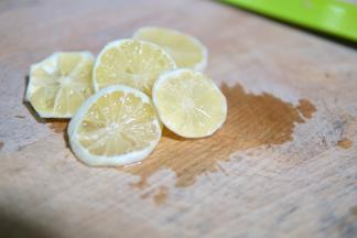柠檬去皮去籽备用