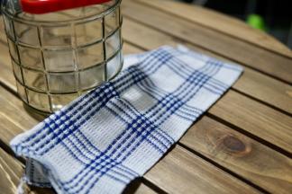 玻璃钢消毒后擦干（一定要擦干）