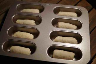 依次卷好所有的面团，准备二次发酵