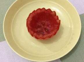 将里面的籽和囊全部挖出