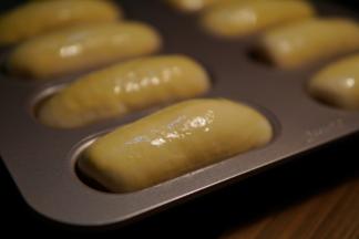 发酵好的面团刷蛋液