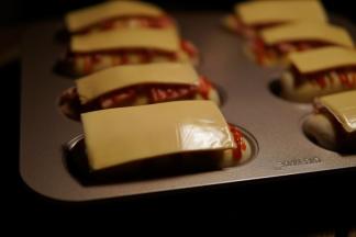 放芝士（可以选择芝士碎 我家里没有 用的芝士片）