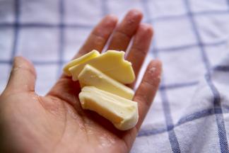 加入软化的黄油