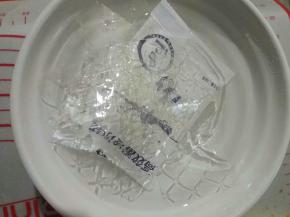 吉利丁片冰水泡软