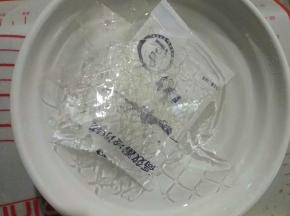 吉利丁片冰水泡软