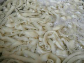 开锅后加三次凉水，每次都是开锅后放凉水，最后一次开锅后关火，过冷水冷却