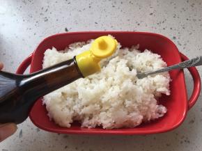 倒入半小勺寿司醋