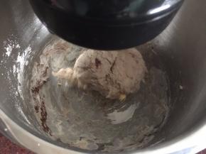 搅拌均匀后放入黄油一起搅拌均匀