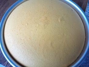 凉透后脱模，过早脱模容易塌腰。