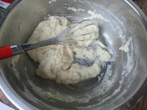 “一”字形切拌均匀，不要打圈面会起筋。