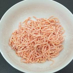 搅拌均匀，在上锅蒸三分钟