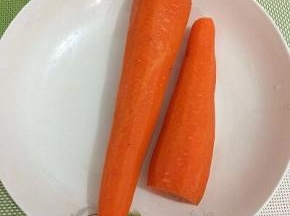 胡萝卜洗净去皮