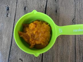 南瓜洗净切块上锅蒸熟，勺子压成泥。