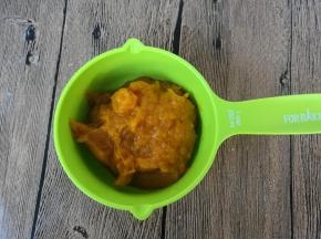 南瓜洗净切块上锅蒸熟，勺子压成泥。