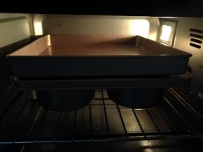 送进烤箱，以上下火175度烘烤30分钟即可（时间温度仅供参考，请宝宝们根据自己烤箱适当调整）。