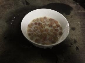 盖上保鲜膜放入冰箱冷藏过夜